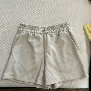 Lululemon Athletica Women's Light Gray Athletic Shorts